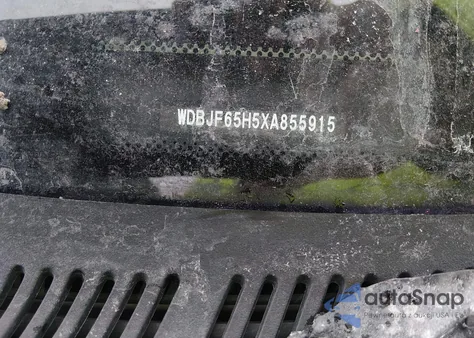 1999 Mercedes-Benz E 320 z USA, uszkodzony, nr VIN WDBJF65H5XA855915